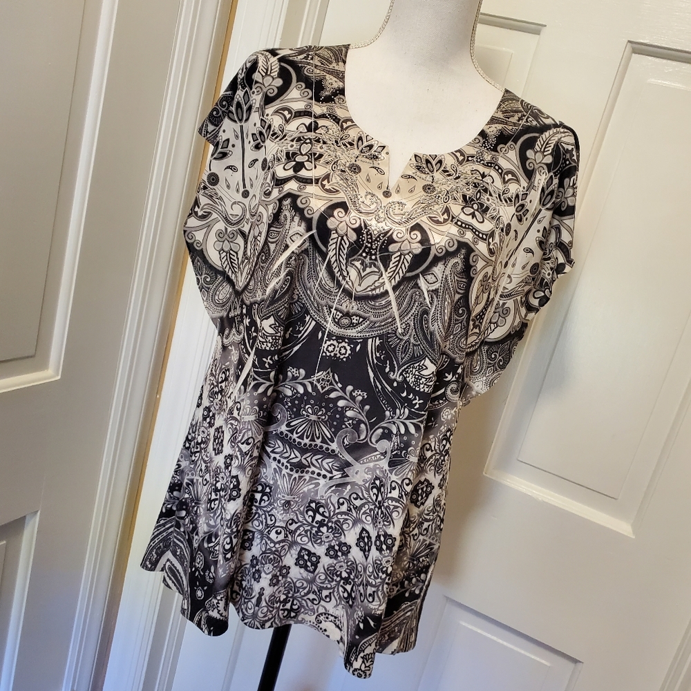 Unity World Wear Black and Cream Blouse, XL